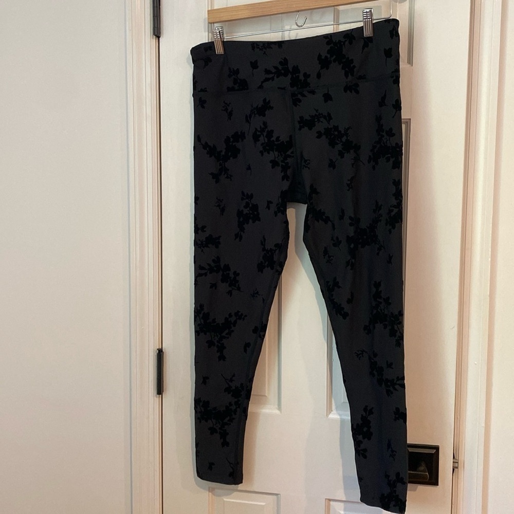 Soul cycle black floral leggings. Size XXl
